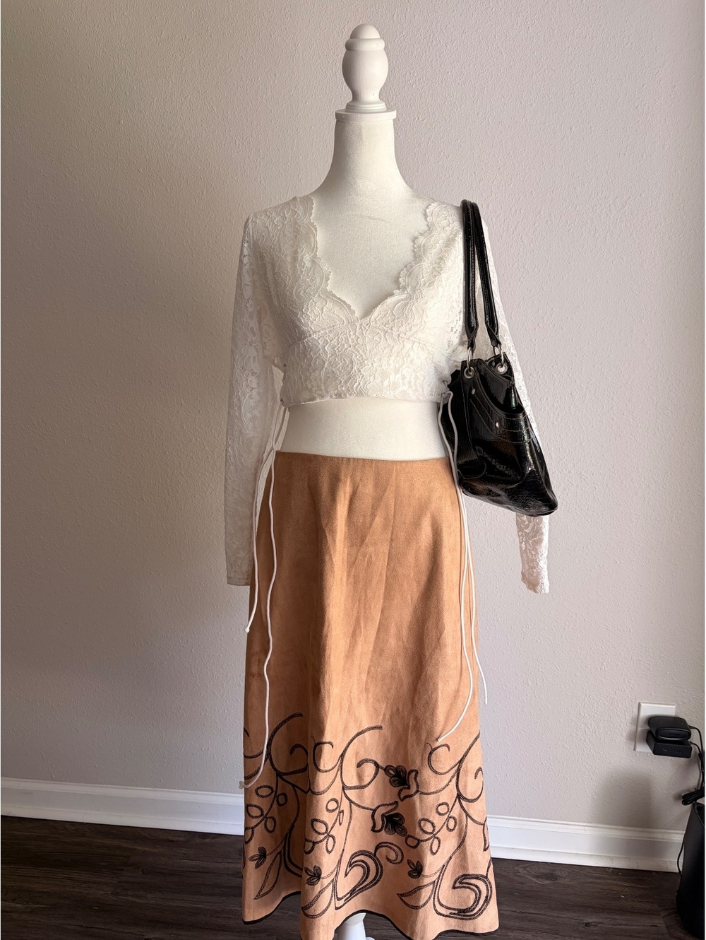 White Lace Long Sleeve Crop Top with Scalloped Neckline